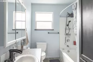 1732 E Washington Ave, Cottage Grove, OR 97424 - Photo 10