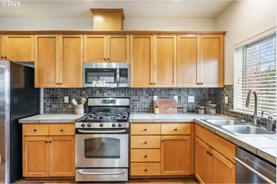 670 NE Adwick Dr, Hillsboro, OR 97006 - Photo 10