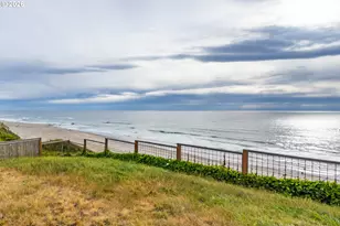 1933 NW Harbor Ave, Lincoln City, OR 97367 - Photo 2