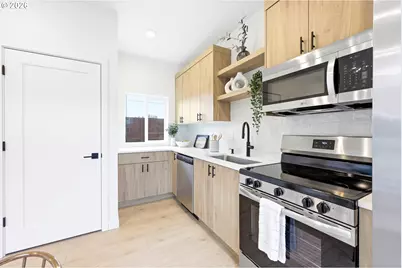 11715 SE Ash St, Portland, OR 97216 - Photo 12