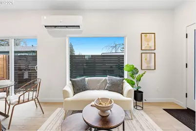 11715 SE Ash St, Portland, OR 97216 - Photo 8