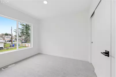 11715 SE Ash St, Portland, OR 97216 - Photo 36