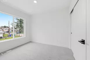 11715 SE Ash St, Portland, OR 97216 - Photo 36