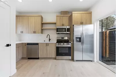 11715 SE Ash St, Portland, OR 97216 - Photo 26