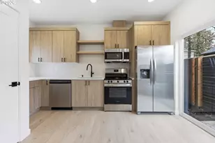 11715 SE Ash St, Portland, OR 97216 - Photo 26