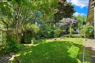440 NW Yonia Ct, Hillsboro, OR 97124 - Photo 28
