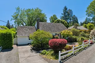 8500 SW Cashmur Ln, Portland, OR 97225 - Photo 2