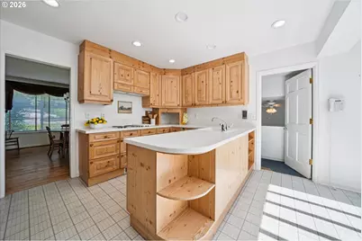 8500 SW Cashmur Ln, Portland, OR 97225 - Photo 10