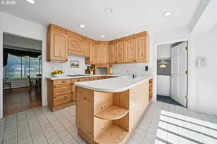 8500 SW Cashmur Ln, Portland, OR 97225 - Photo 10