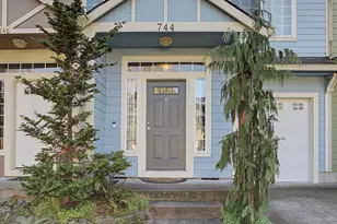 744 E Hist Columbia River Hwy, Troutdale, OR 97060 - Photo 2