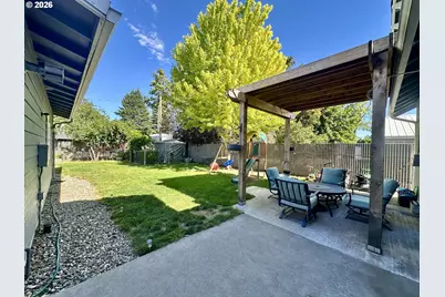 10303 S D St, Island City, OR 97850 - Photo 4