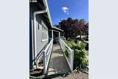 10303 S D St, Island City, OR 97850 - Photo 8