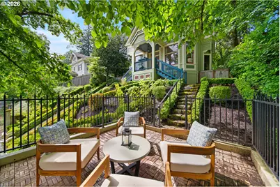 2104 SW Spring St, Portland, OR 97201 - Photo 2