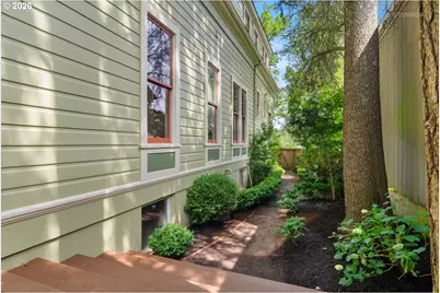 2104 SW Spring St, Portland, OR 97201 - Photo 34