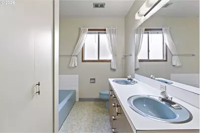 1745 SE Brookwood Ave, Hillsboro, OR 97123 - Photo 16