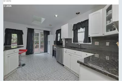 11251 SW Capitol Hwy, Portland, OR 97219 - Photo 10
