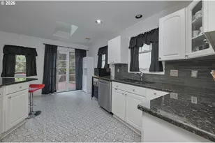 11251 SW Capitol Hwy, Portland, OR 97219 - Photo 10
