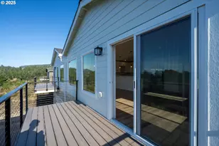 110 Crescent St, Tillamook, OR 97141 - Photo 8