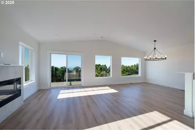 110 Crescent St, Tillamook, OR 97141 - Photo 10