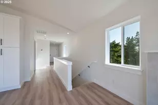 110 Crescent St, Tillamook, OR 97141 - Photo 4