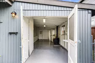 12019 NE Sacramento St, Portland, OR 97220 - Photo 40