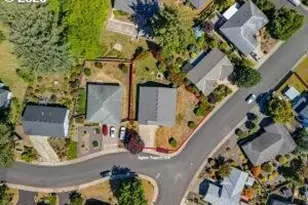 5469 NE Voyage Ave, Lincoln City, OR 97367 - Photo 2