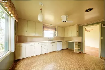 605 Fulvue Dr, Eugene, OR 97405 - Photo 8