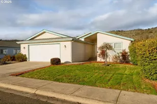 164 Jacob Hale Way, Roseburg, OR 97471 - Photo 2