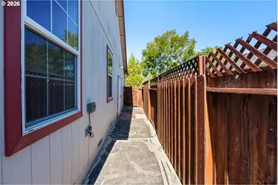 1785 Brookhurst Way, Grants Pass, OR 97527 - Photo 8