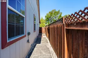 1785 Brookhurst Way, Grants Pass, OR 97527 - Photo 8