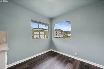 308 1st St, Garibaldi, OR 97118 - Photo 10