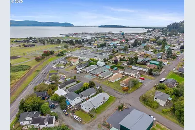 308 1st St, Garibaldi, OR 97118 - Photo 28