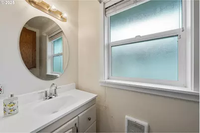 308 1st St, Garibaldi, OR 97118 - Photo 12