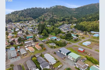 308 1st St, Garibaldi, OR 97118 - Photo 24