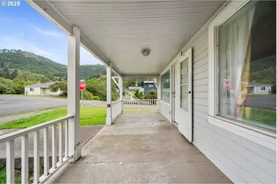 308 1st St, Garibaldi, OR 97118 - Photo 4