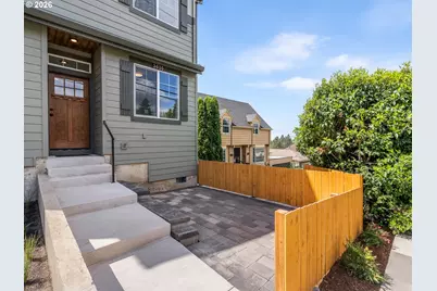 3630 SW Vermont St, Portland, OR 97219 - Photo 2