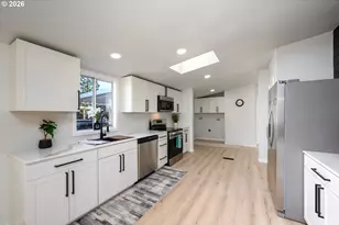 221 River Pl Dr, Roseburg, OR 97470 - Photo 2