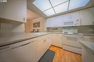 6605 W Burnside St, Portland, OR 97210 - Photo 12
