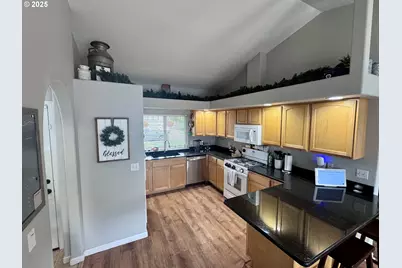 141 Cortland Ln, Eugene, OR 97404 - Photo 14