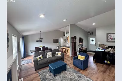 141 Cortland Ln, Eugene, OR 97404 - Photo 2