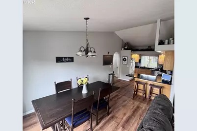 141 Cortland Ln, Eugene, OR 97404 - Photo 8