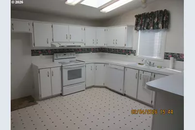 751 SE Meadowood Dr, Winston, OR 97496 - Photo 6