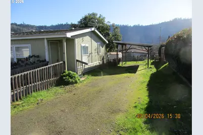 751 SE Meadowood Dr, Winston, OR 97496 - Photo 2
