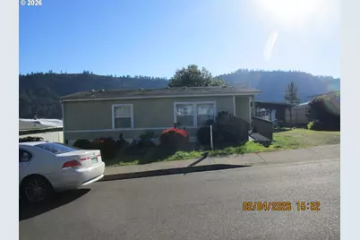 751 SE Meadowood Dr, Winston, OR 97496 - Photo 4