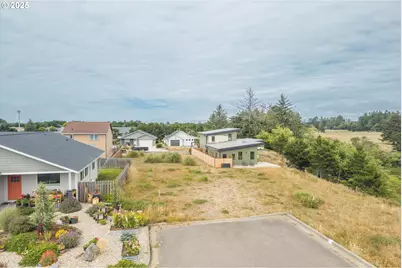 636 Seacrest Dr, Bandon, OR 97411 - Photo 2