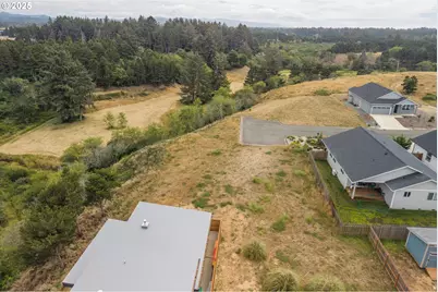 636 Seacrest Dr, Bandon, OR 97411 - Photo 4