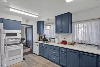 389 Maxwell Rd, Eugene, OR 97404 - Photo 14