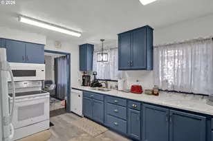 389 Maxwell Rd, Eugene, OR 97404 - Photo 14