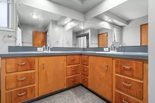389 Maxwell Rd, Eugene, OR 97404 - Photo 32