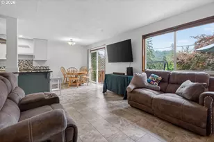 4525 Fox Hollow Rd, Eugene, OR 97405 - Photo 4